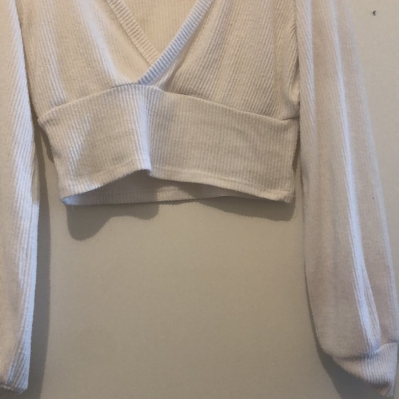 White v neck cropped sweater - Picture 3 of 6